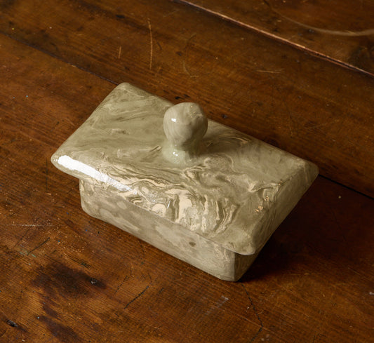 BUTTER DISH IN GREEN MARBLE