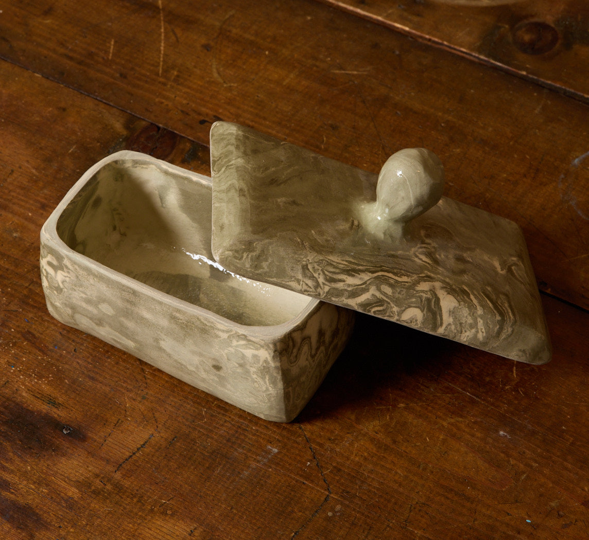 BUTTER DISH IN GREEN MARBLE