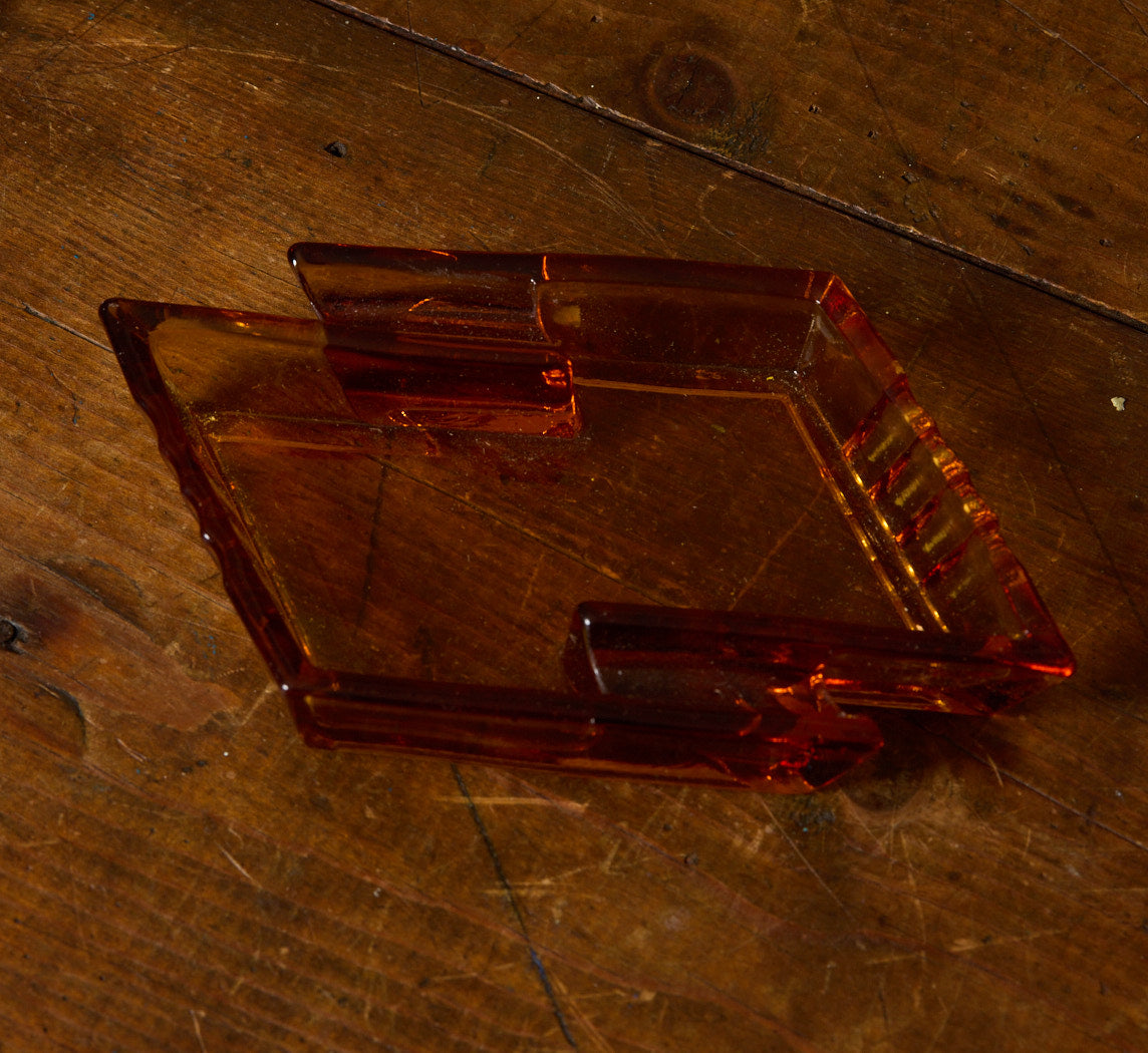 1930S ART DECO AMBER ASHTRAY