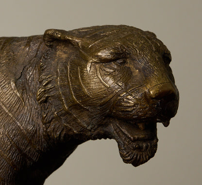 20TH CENTURY JAPANESE BRONZE TIGER