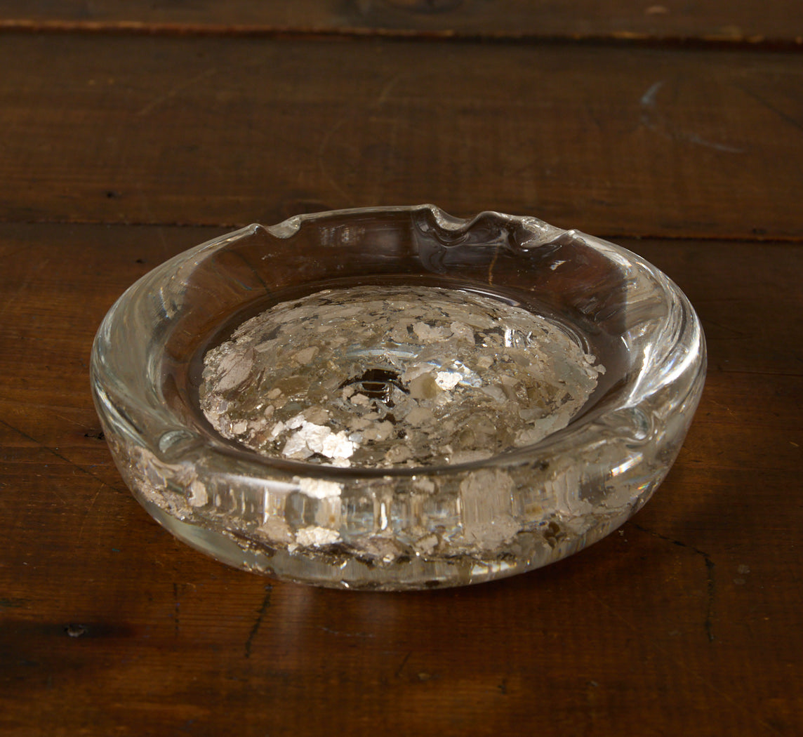 PIERCE & WARD HAND BLOWN GLASS ASH TRAY IN SILVER