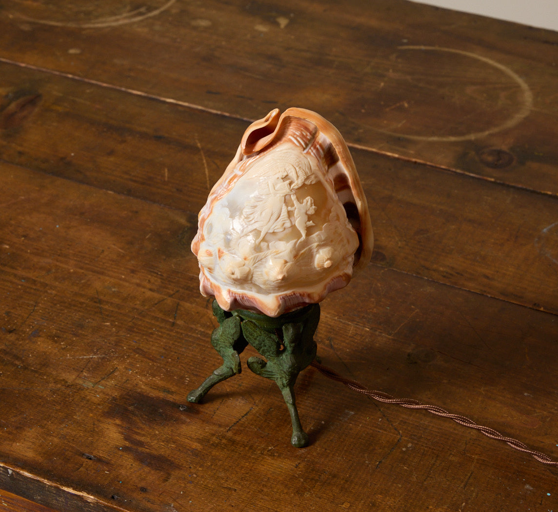 ITALIAN CARVED CHERUB CAMEO CONCH SHELL LAMP, C. 1910