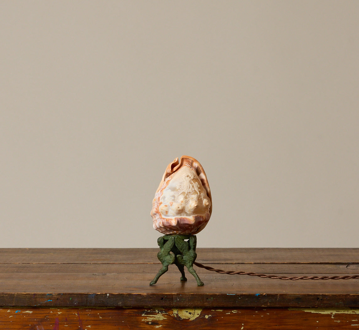 ITALIAN CARVED CHERUB CAMEO CONCH SHELL LAMP, C. 1910