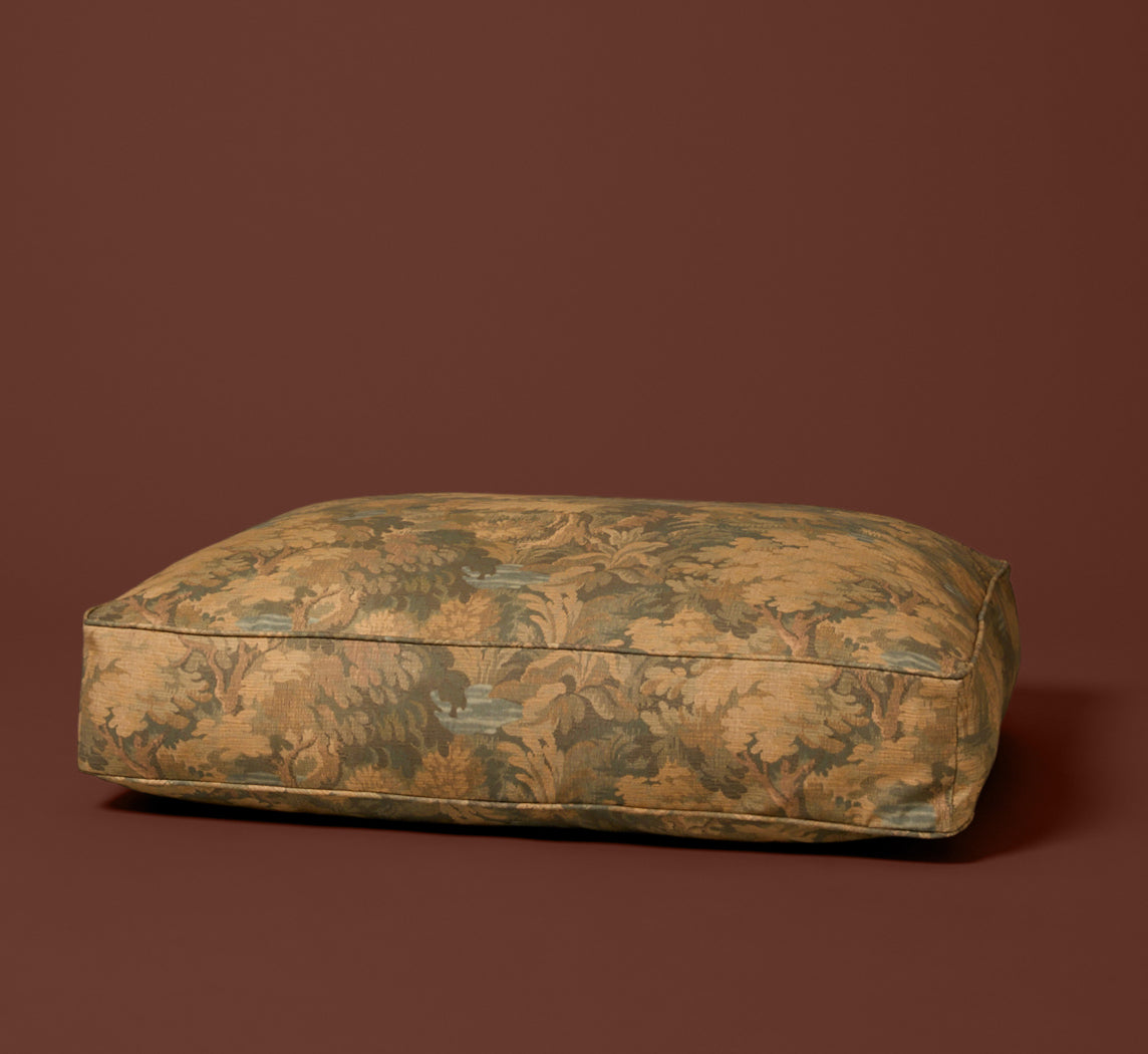 PIERCE & WARD DOG BED IN THE TAPESTRY (MULTIPLE SIZES)