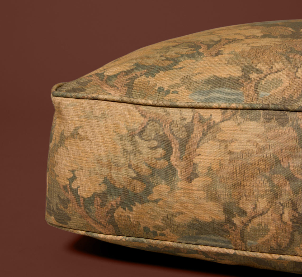 PIERCE & WARD DOG BED IN THE TAPESTRY (MULTIPLE SIZES)