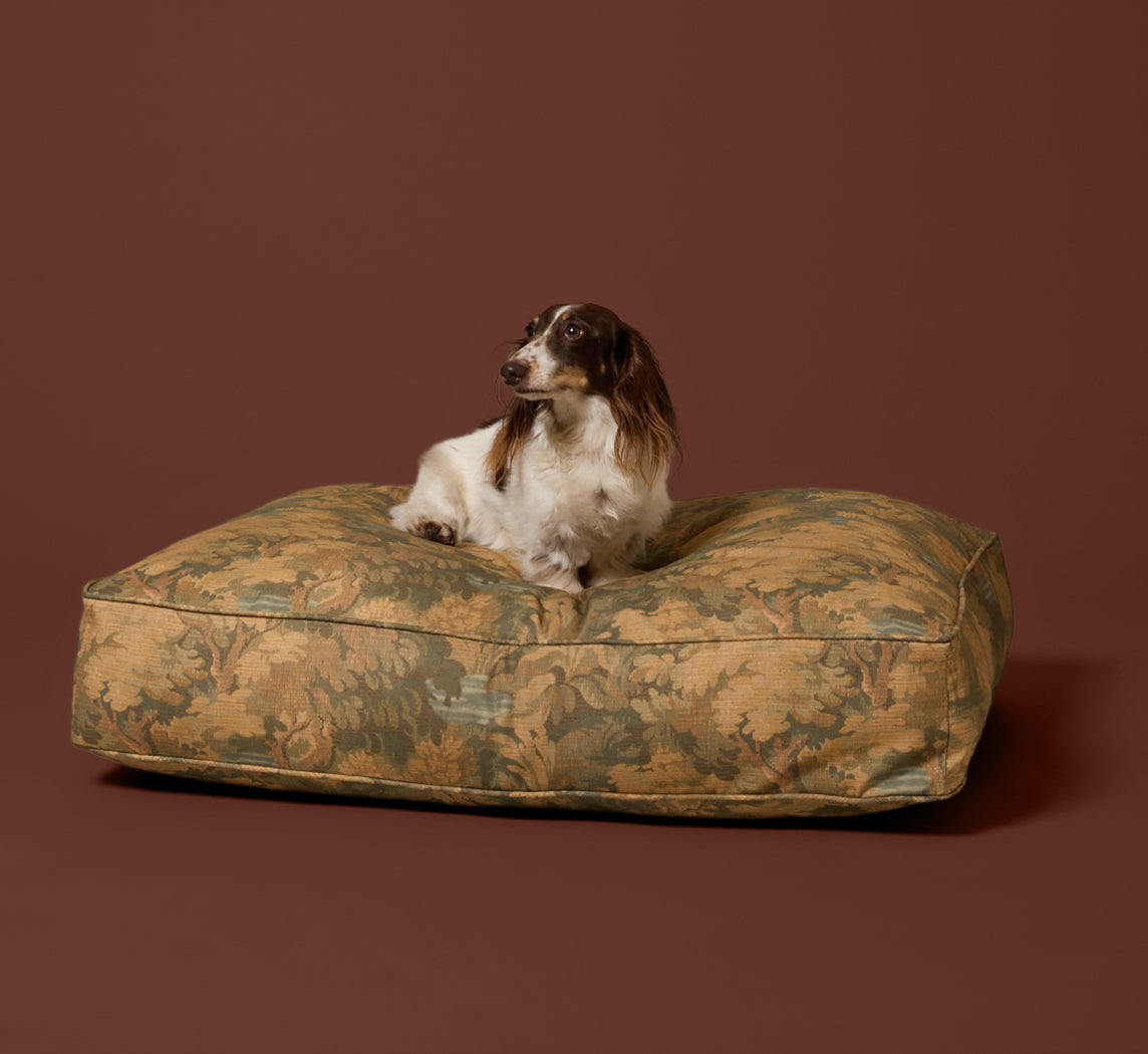 PIERCE & WARD DOG BED IN THE TAPESTRY (MULTIPLE SIZES)