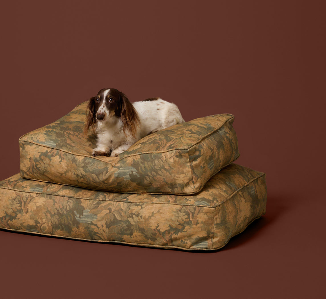 PIERCE & WARD DOG BED IN THE TAPESTRY (MULTIPLE SIZES)