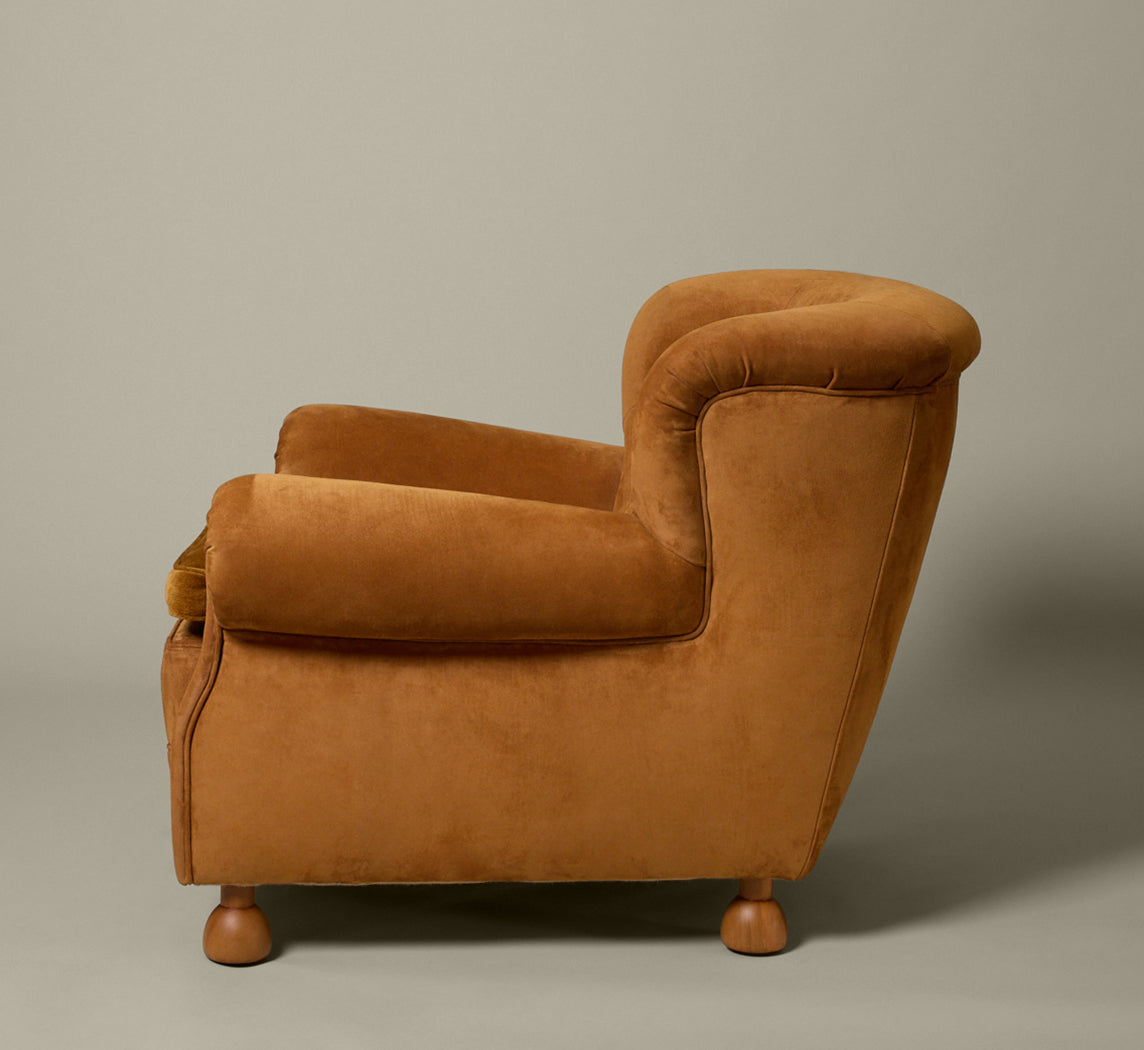 FRITZ HANSEN STYLE DANISH LOUNGE CHAIR IN CARAMEL SUEDE