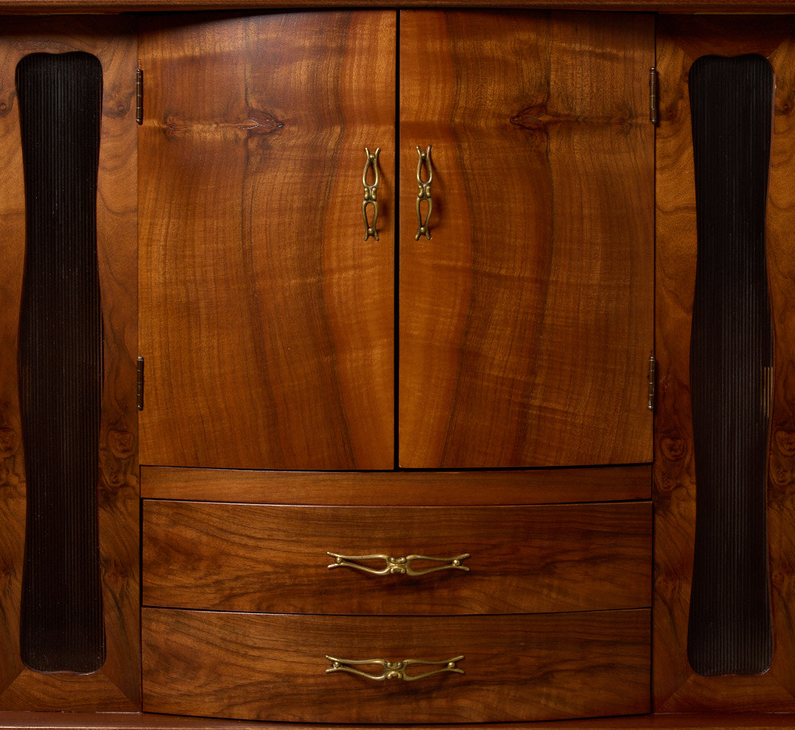 1940S ITALIAN ART DECO WALNUT & ROSEWOOD SIDEBOARD