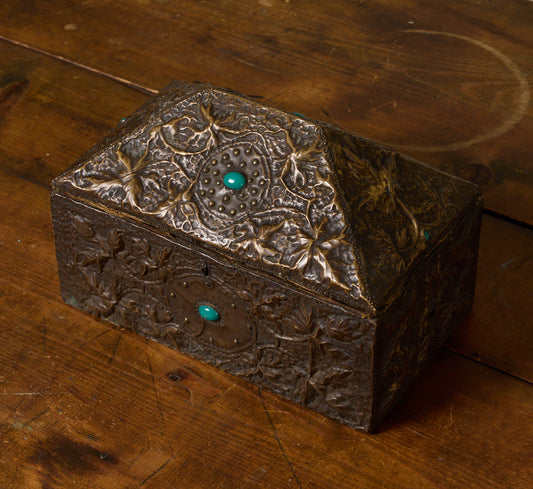 EARLY 20TH CENTURY AUSTRIAN COPPER REPOUSSÉ BOX