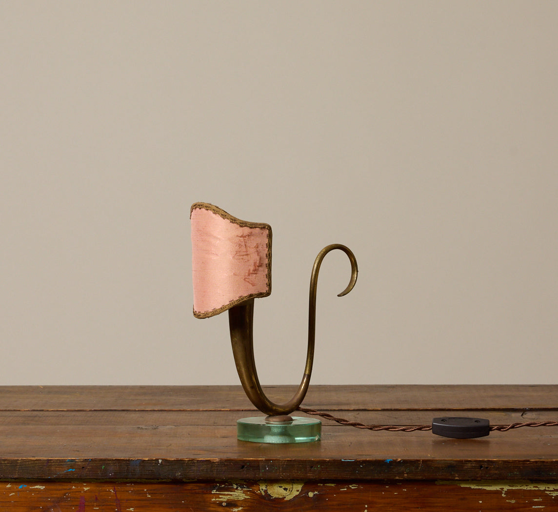MIDCENTURY ITALIAN PINK & CURVED BRASS TABLE LAMP