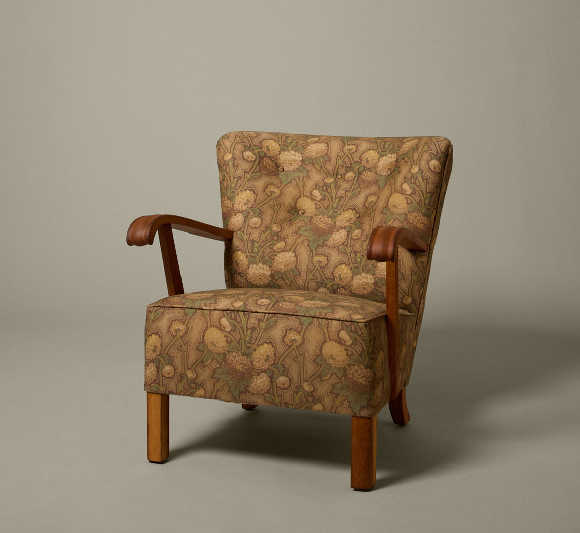 MID-CENTURY LOUNGE CHAIR BY FRITZ HANSEN IN PIERCE & WARD CHRYSANTHEMUM