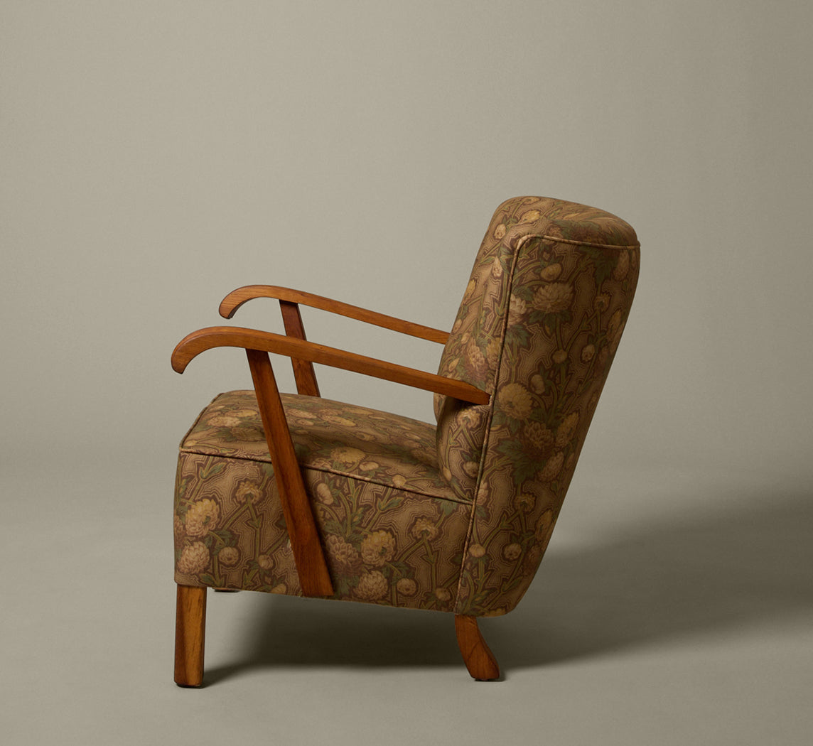 MID-CENTURY LOUNGE CHAIR BY FRITZ HANSEN IN PIERCE & WARD CHRYSANTHEMUM