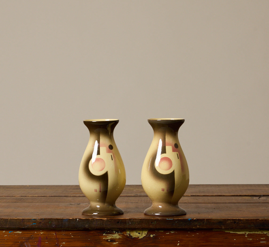 PAIR OF GERMAN SPRITZDEKOR VASES, CIRCA 1928-1933