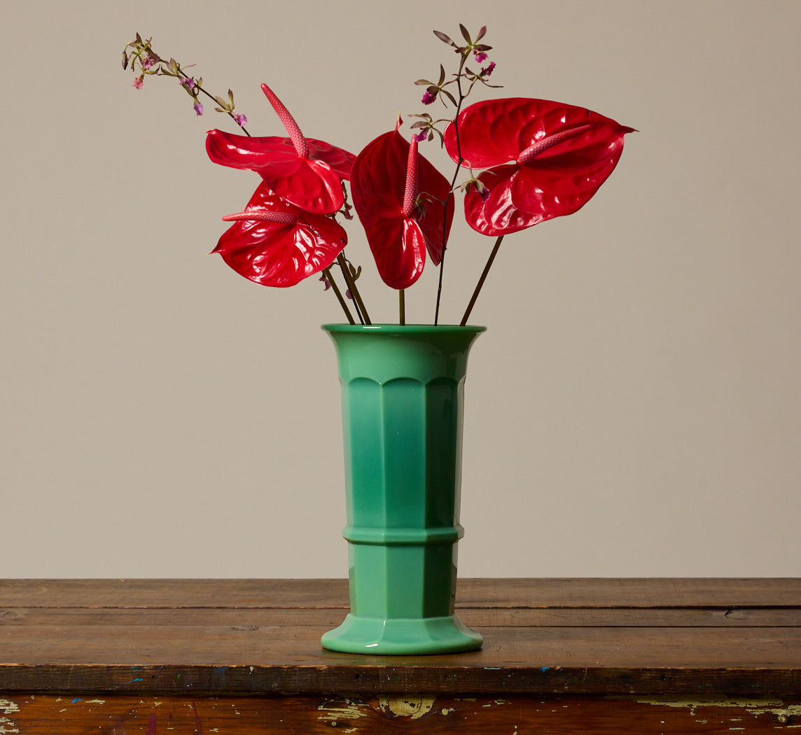 ENGLISH ART DECO JADEITE GLASS VASE BY DAVIDSON’S, MODEL 279, 1931-1934