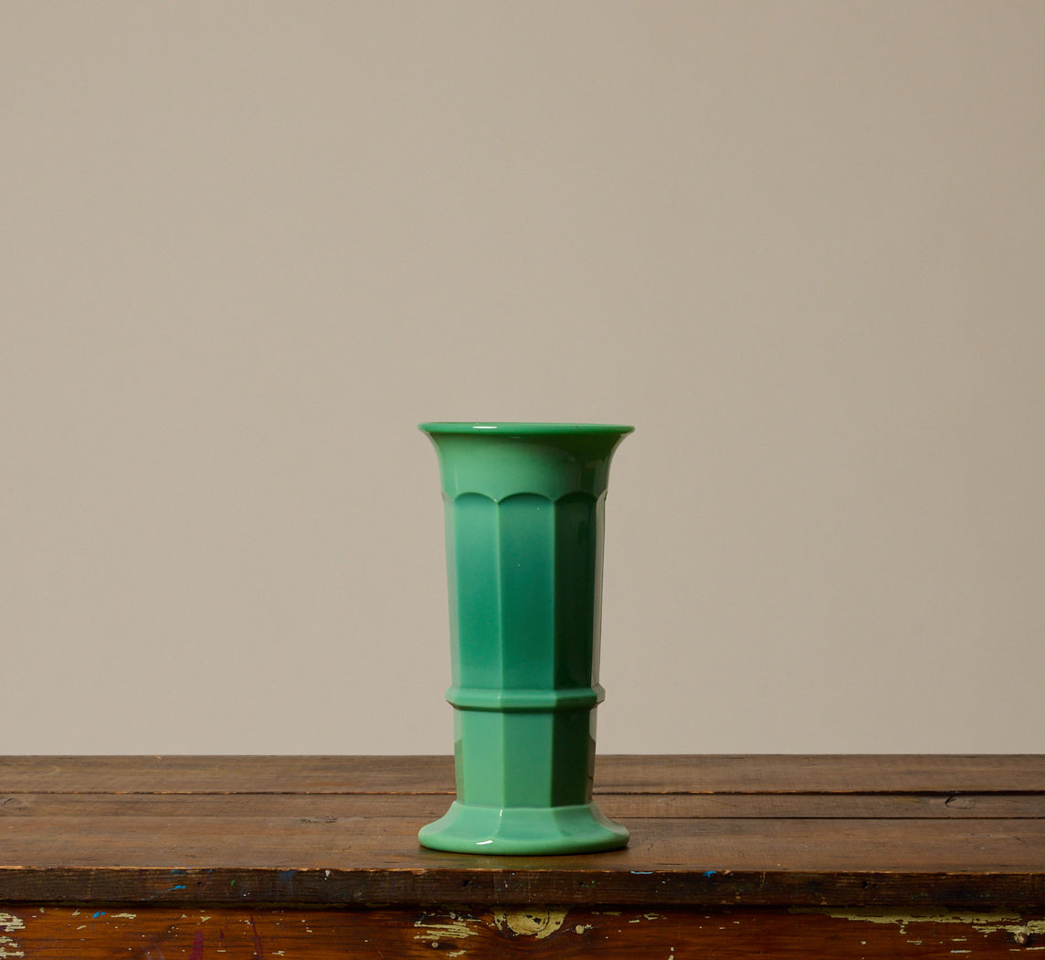 ENGLISH ART DECO JADEITE GLASS VASE BY DAVIDSON’S, MODEL 279, 1931-1934