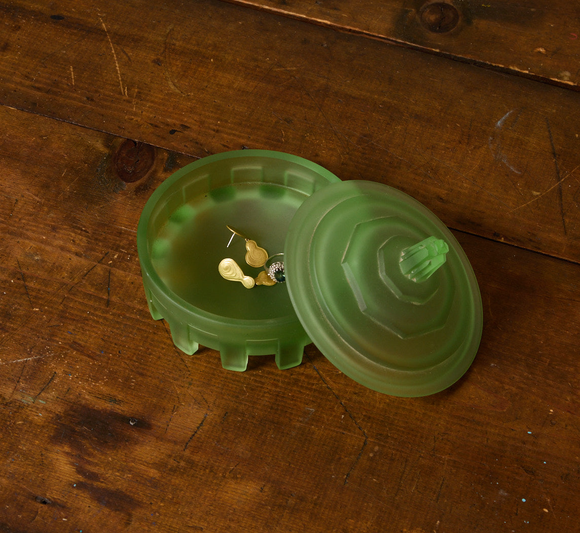 VINTAGE ART DECO FROSTED GREEN TRINKET BOX