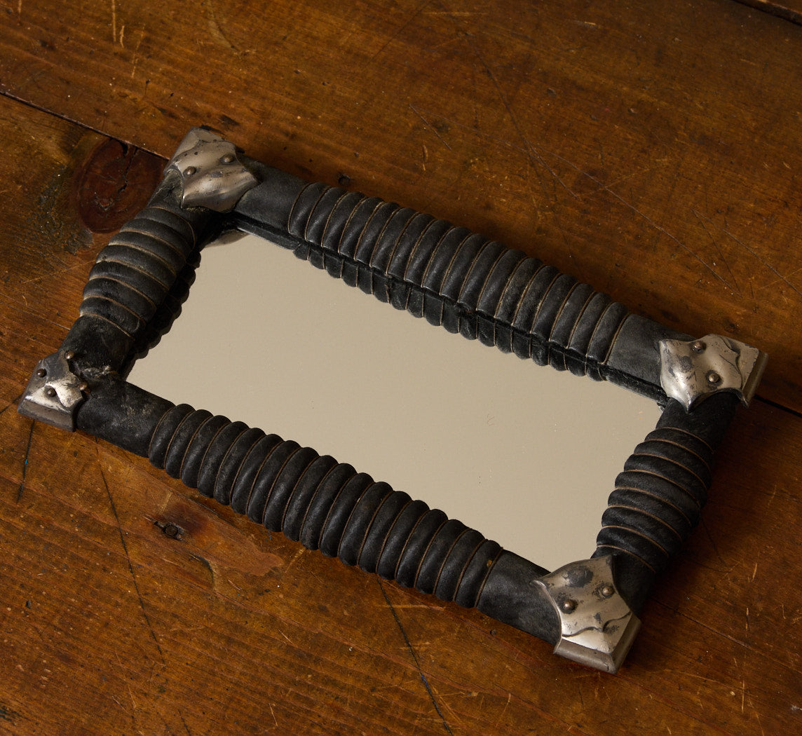 EARLY 20TH CENTURY PETITE TRAMP ART FRAME