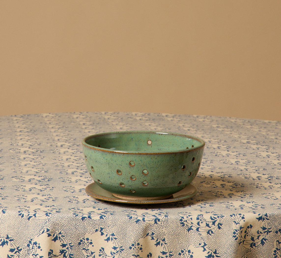 SPECKLED STONEWARE BERRY BOWL
