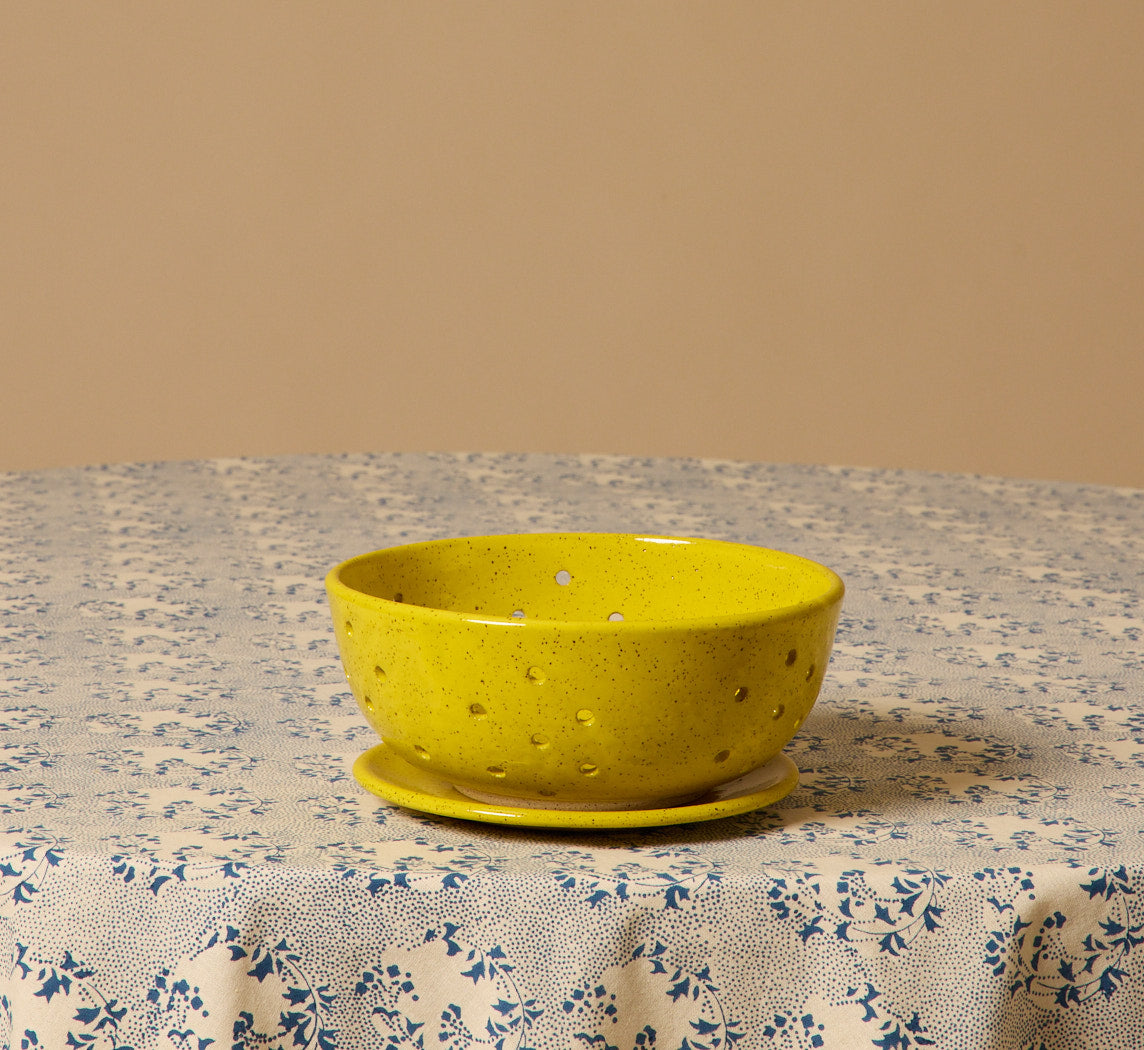 SPECKLED STONEWARE BERRY BOWL