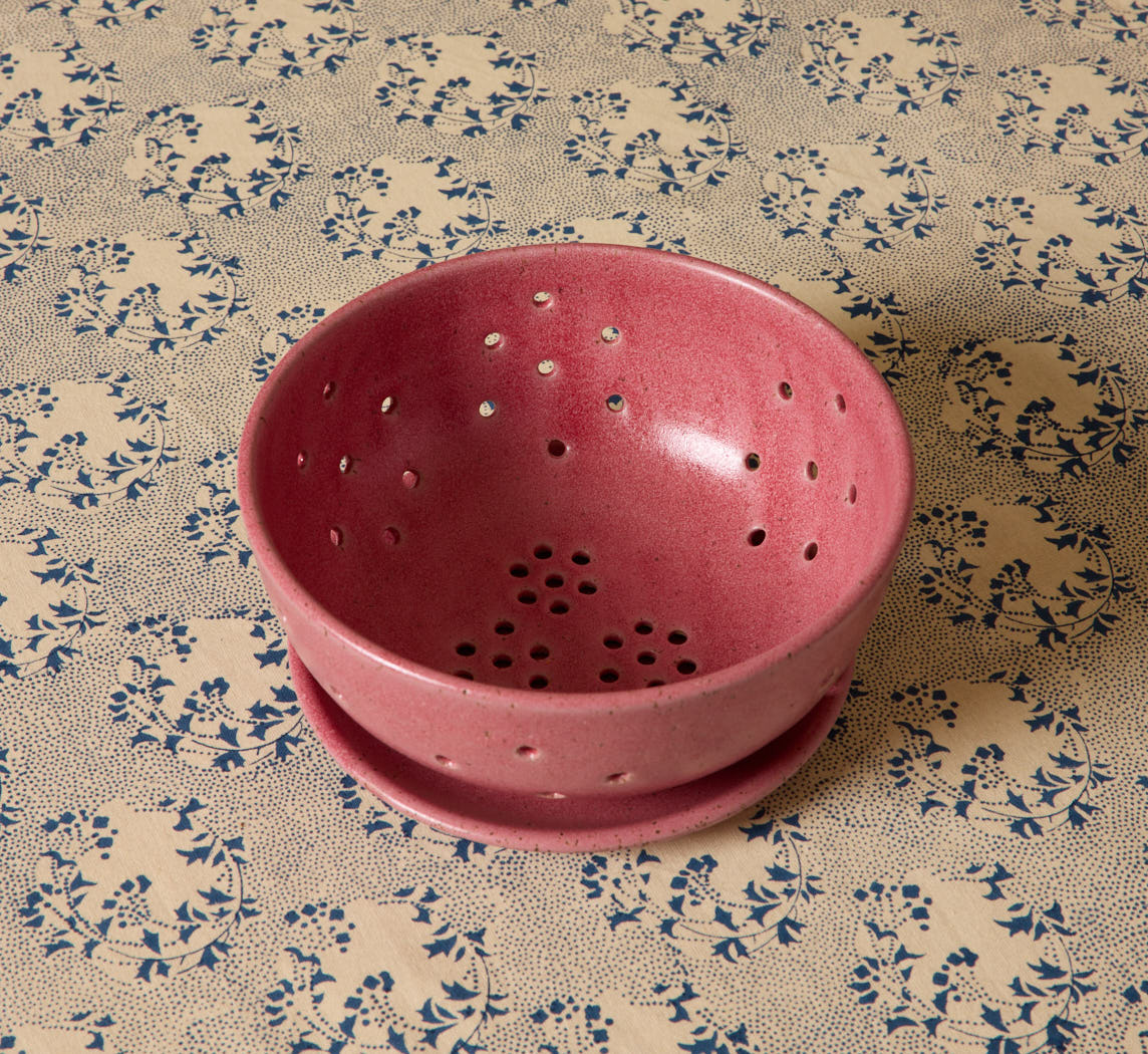 SPECKLED STONEWARE BERRY BOWL