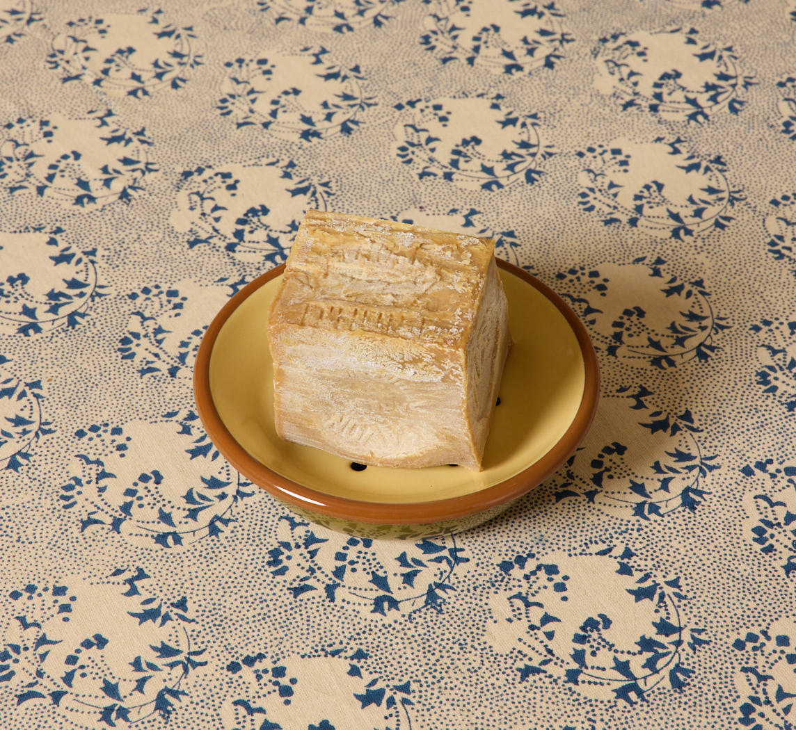 ROUND ENAMEL SOAP DISH IN MEADOW