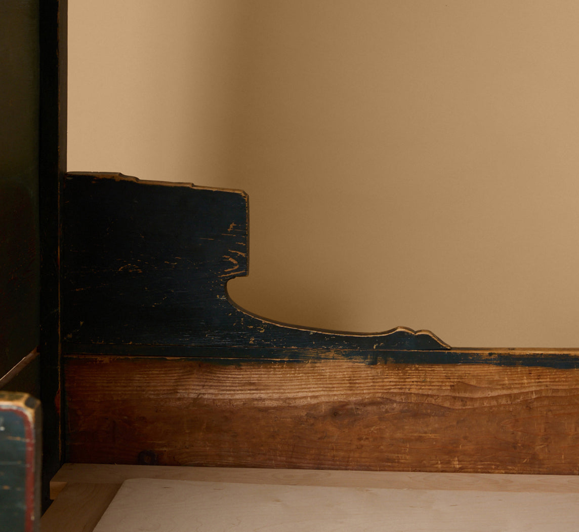 19TH CENTURY SCANDINAVIAN PAINTED CANOPY BED