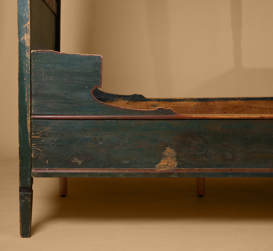 19TH CENTURY SCANDINAVIAN PAINTED CANOPY BED