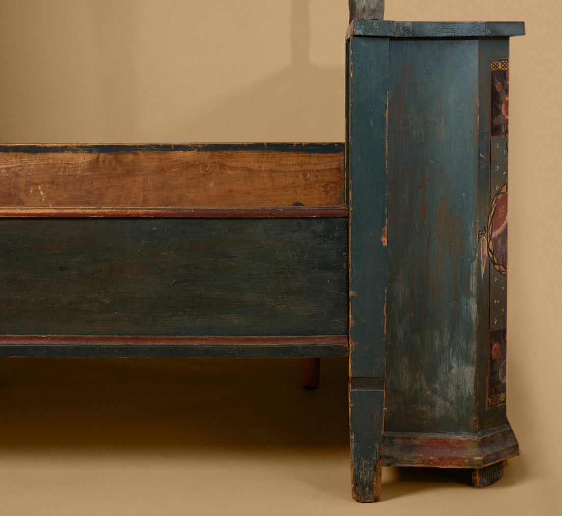 19TH CENTURY SCANDINAVIAN PAINTED CANOPY BED