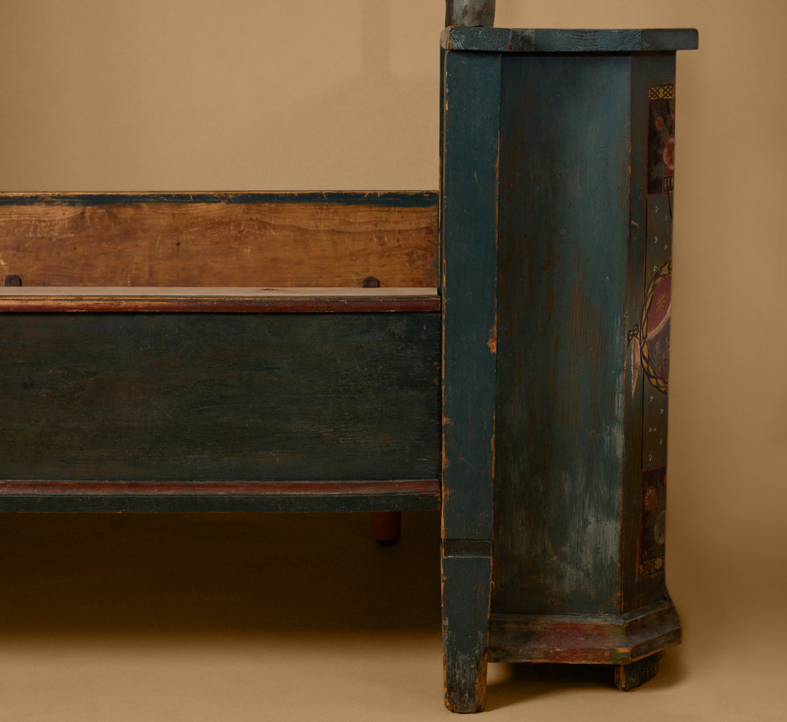 19TH CENTURY SCANDINAVIAN PAINTED CANOPY BED