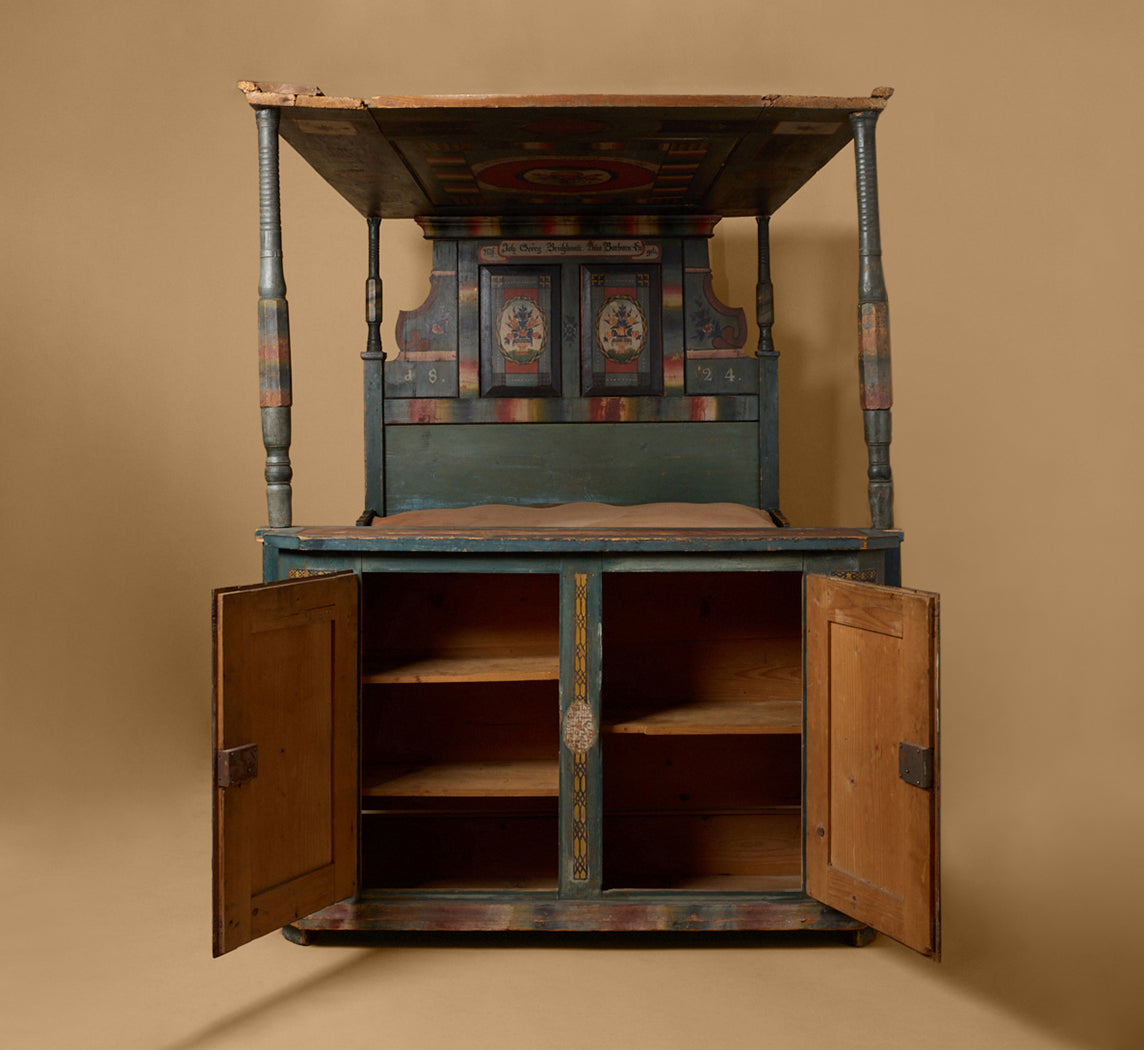 19TH CENTURY SCANDINAVIAN PAINTED CANOPY BED