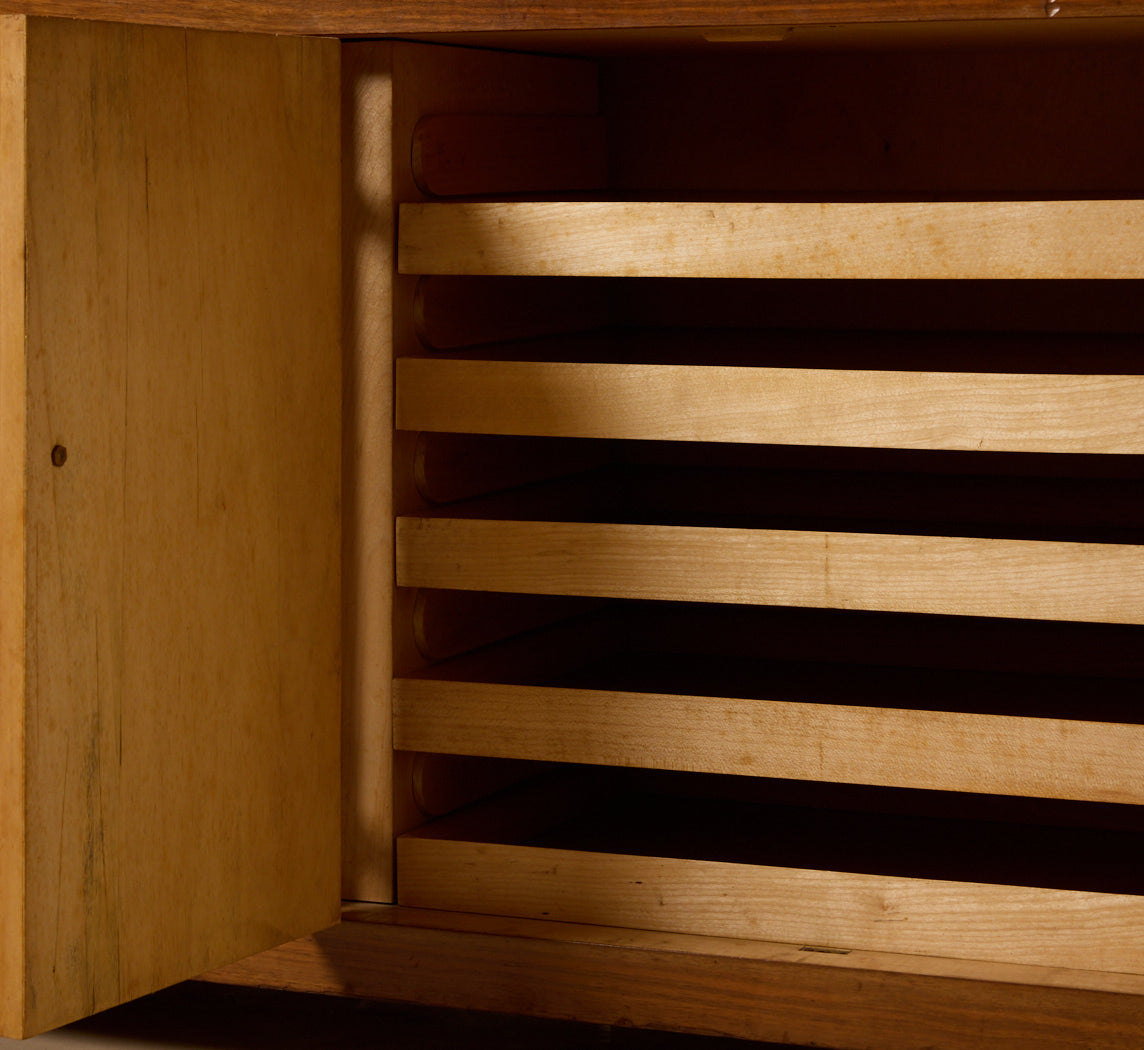 1940S ITALIAN WALNUT BURLWOOD BOOKCASE BY MARIO QUARTI