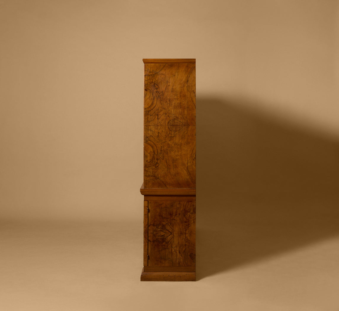 1940S ITALIAN WALNUT BURLWOOD BOOKCASE BY MARIO QUARTI