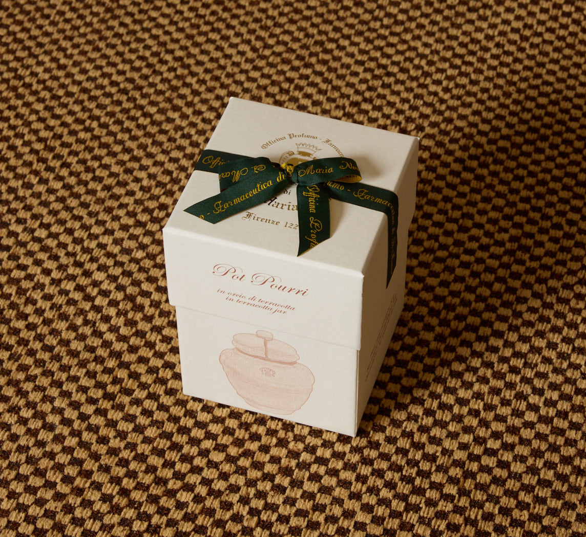 POT POURRI IN TERRACOTTA JAR BY SANTA MARIA NOVELLA