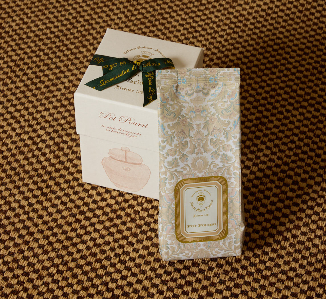 POT POURRI IN TERRACOTTA JAR BY SANTA MARIA NOVELLA