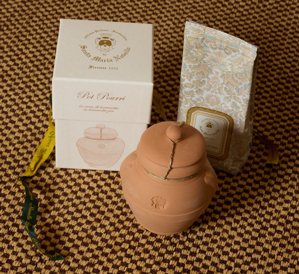 POT POURRI IN TERRACOTTA JAR BY SANTA MARIA NOVELLA