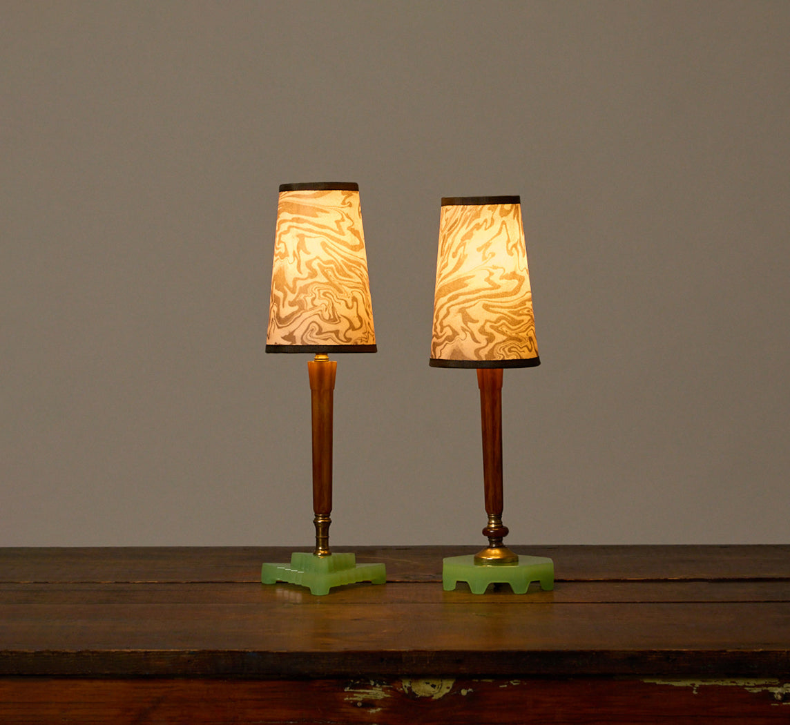 ASYMMETRICAL PAIR OF 1930S ART DECO JADEITE & BAKELITE TABLE LAMPS WITH SUMINAGASHI SHADES