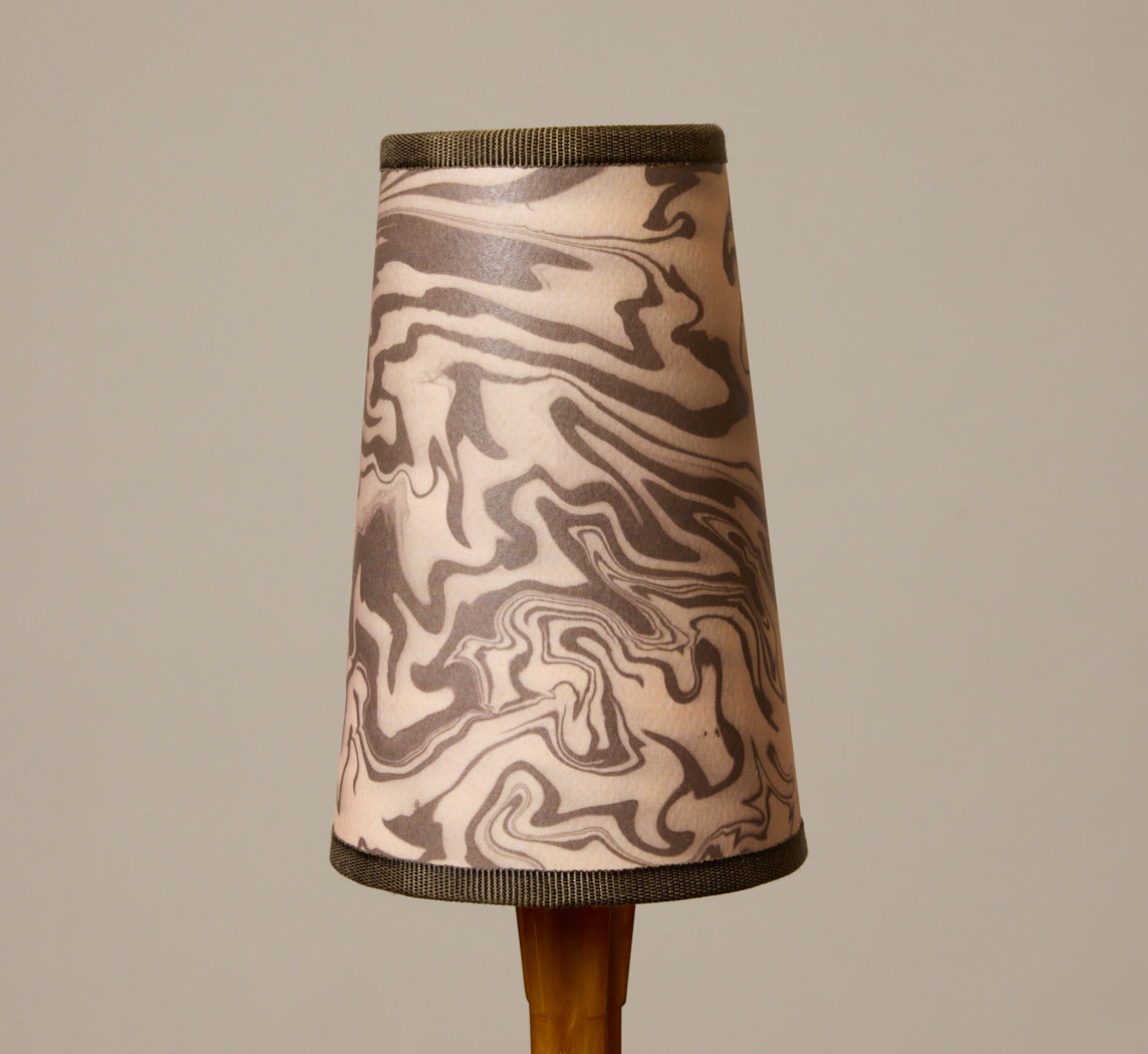 ASYMMETRICAL PAIR OF 1930S ART DECO JADEITE & BAKELITE TABLE LAMPS WITH SUMINAGASHI SHADES
