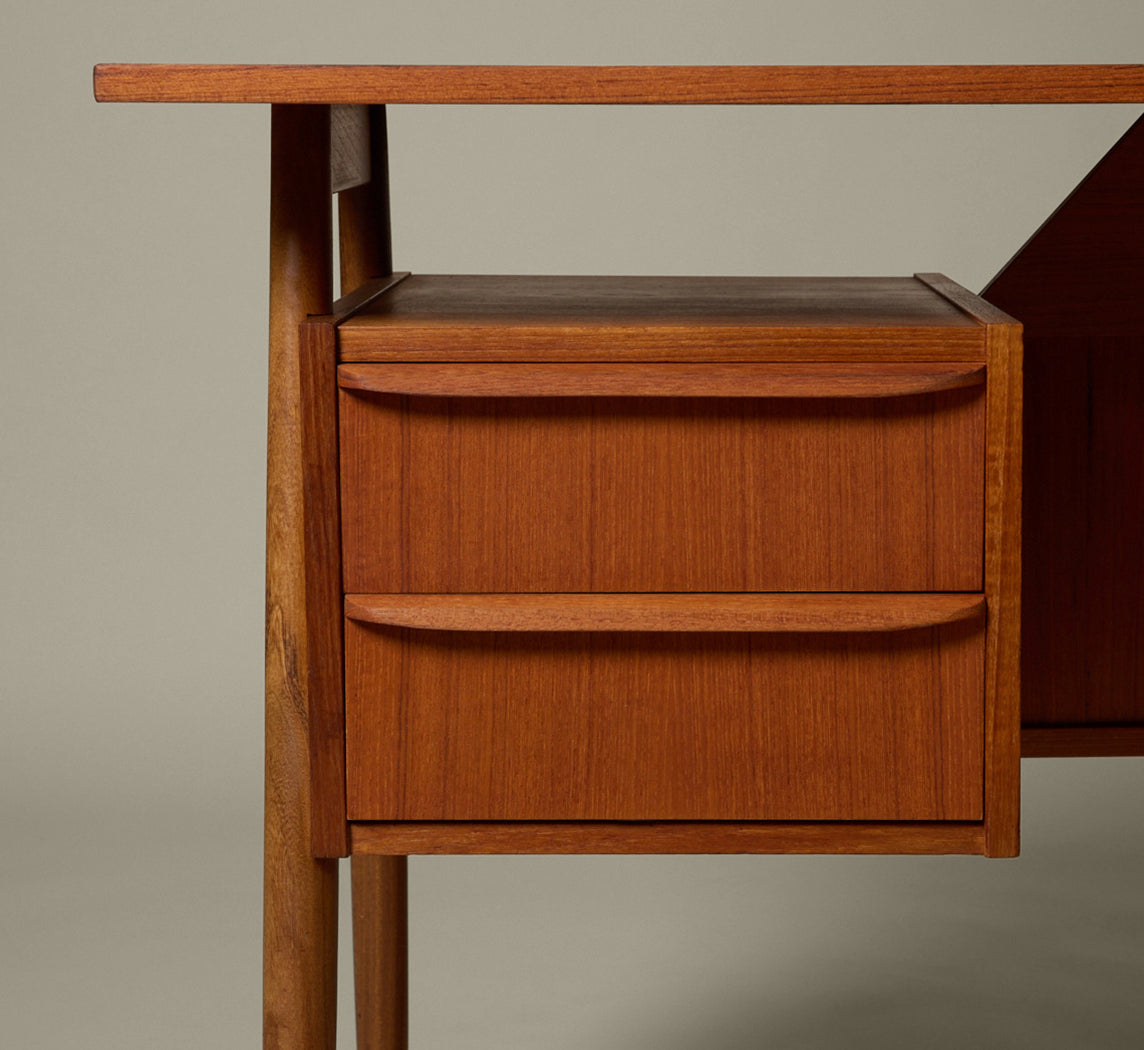 1960S DANISH ASYMMETRICAL TEAK DESK BY GUNNAR NIELSEN