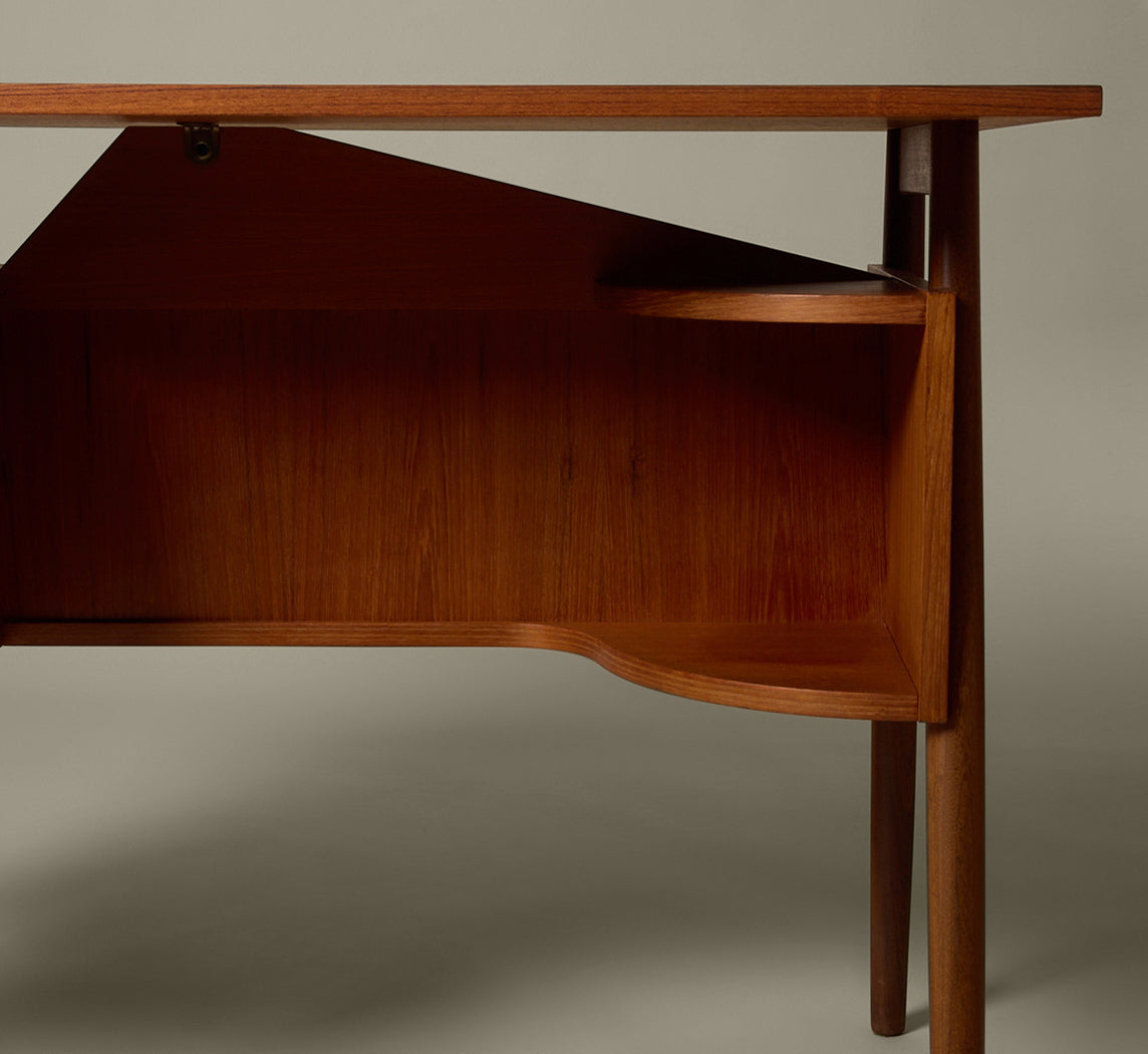 1960S DANISH ASYMMETRICAL TEAK DESK BY GUNNAR NIELSEN
