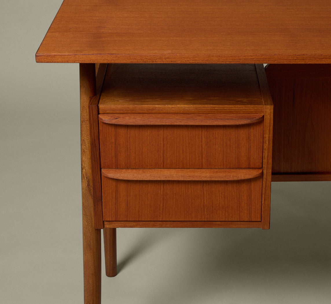 1960S DANISH ASYMMETRICAL TEAK DESK BY GUNNAR NIELSEN