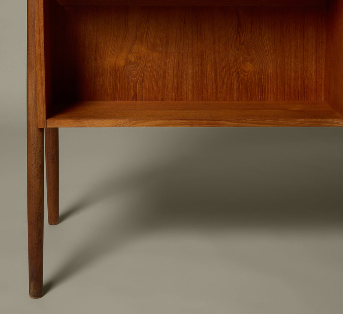 1960S DANISH ASYMMETRICAL TEAK DESK BY GUNNAR NIELSEN