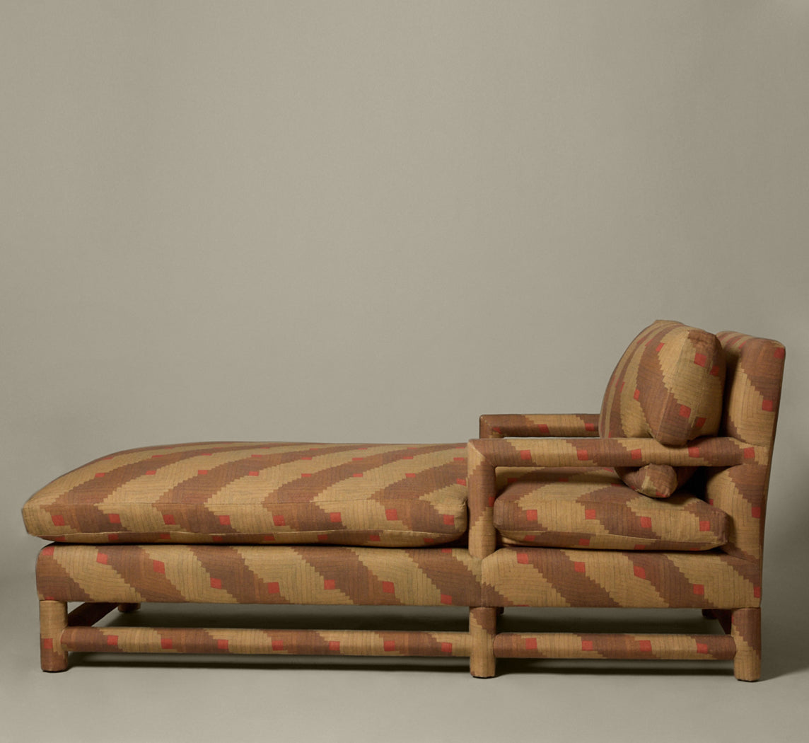 VINTAGE CHAISE LOUNGE IN THE STYLE OF KARL SPRINGER IN PIERCE & WARD'S QUILT LINEN
