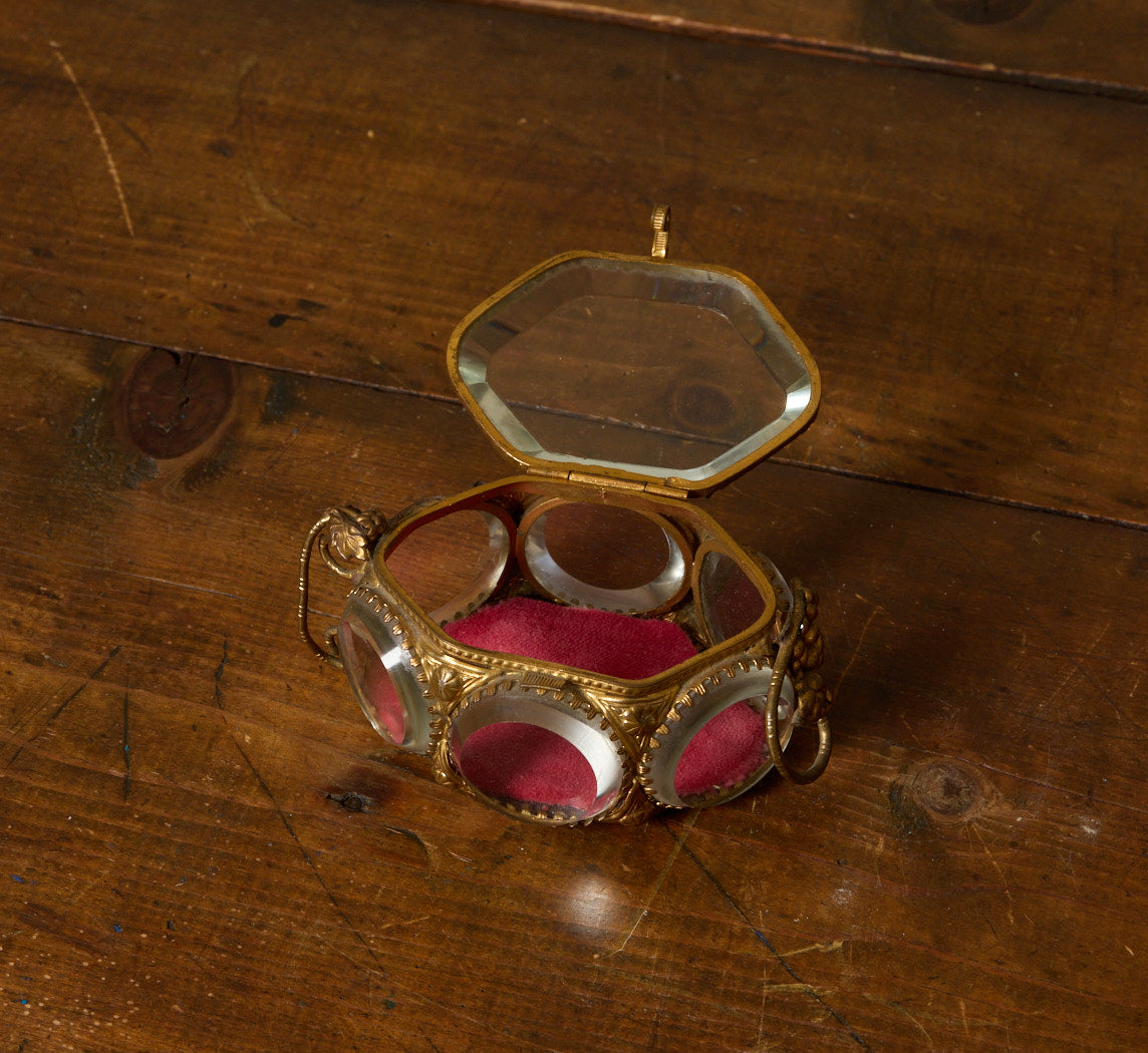 19TH CENTURY FRENCH PETITE GLASS JEWELRY BOX