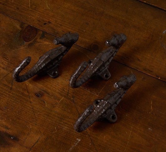 VINTAGE CAST IRON SEAHORSE WALL HOOK (SET OF 3)