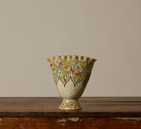 MID-CENTURY ITALIAN SCALLOPED MAJOLICA VASE