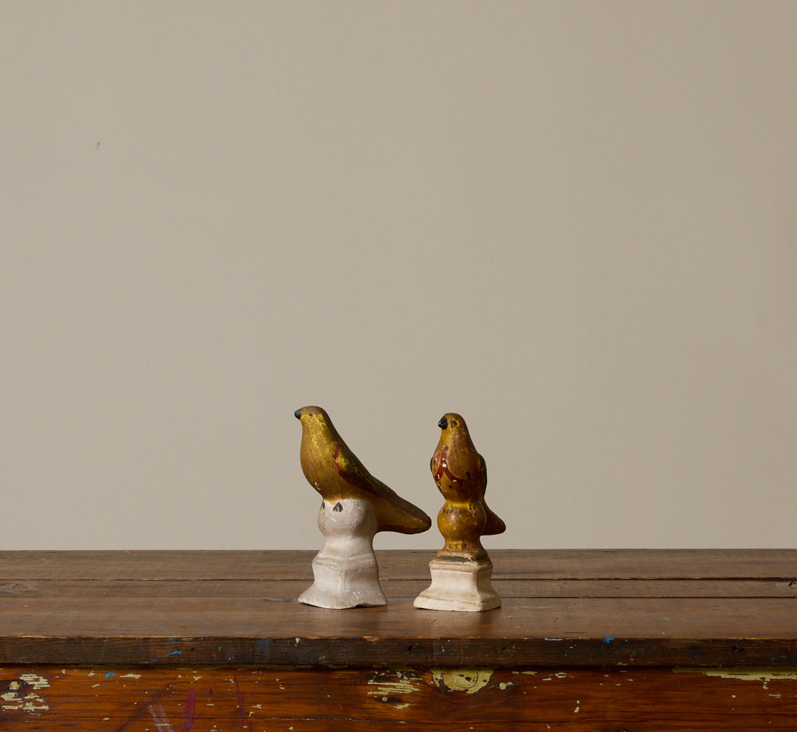 PAIR OF 19TH CENTURY AMERICAN CHALKWARE BIRDS