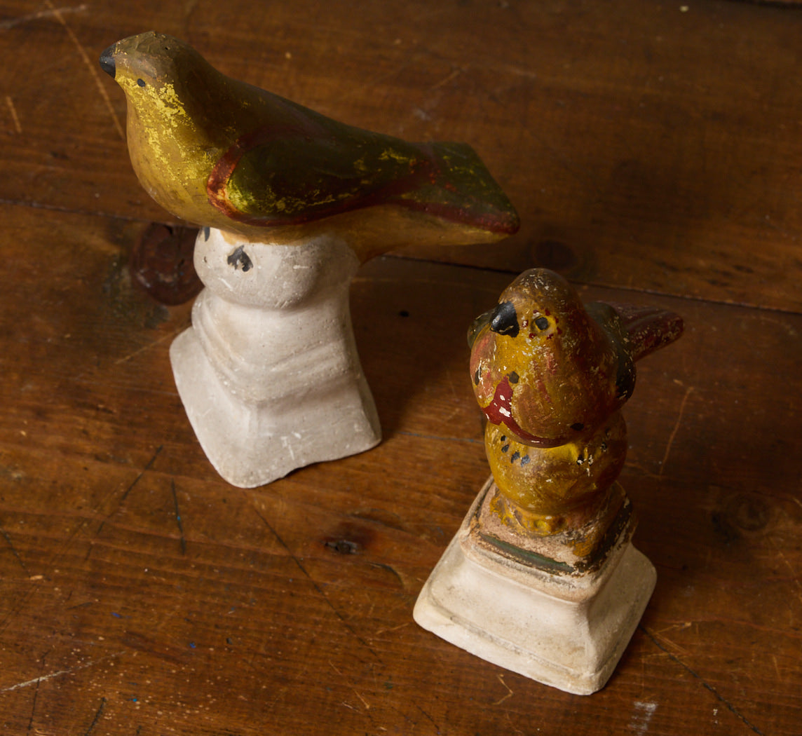 PAIR OF 19TH CENTURY AMERICAN CHALKWARE BIRDS