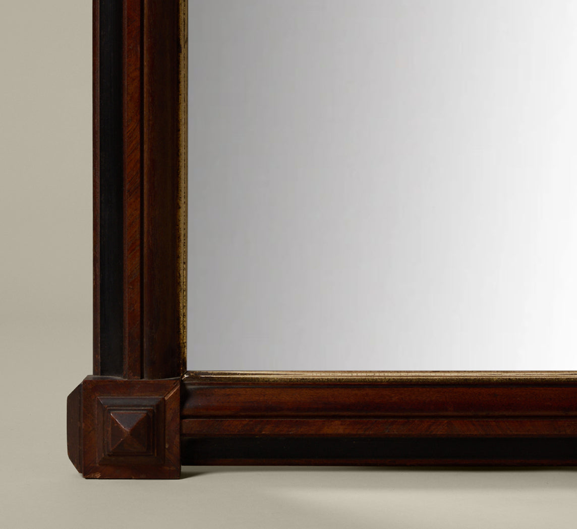 19TH CENTURY AMERICAN WALNUT GODDESS MIRROR IN THE STYLE OF JOHN JELLIFF