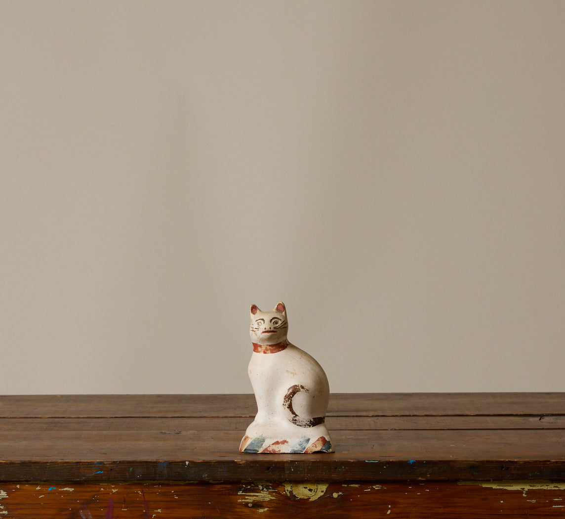 19TH CENTURY AMERICAN CHALKWARE CAT